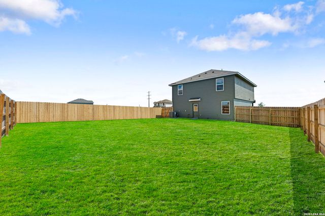 1034 Gladys Run, Seguin, TX 78155