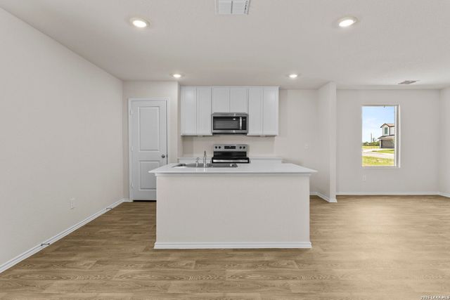 1034 Gladys Run, Seguin, TX 78155