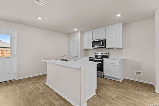 1034 Gladys Run, Seguin, TX 78155