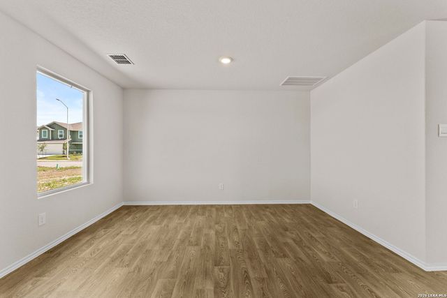1034 Gladys Run, Seguin, TX 78155