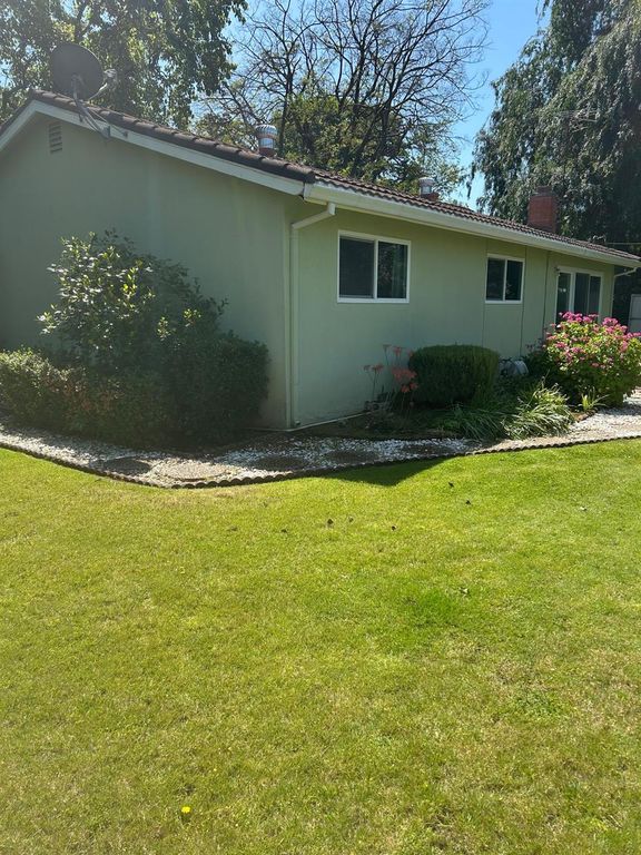 10001 El Pinzon Ct, Rancho Cordova, CA 95670