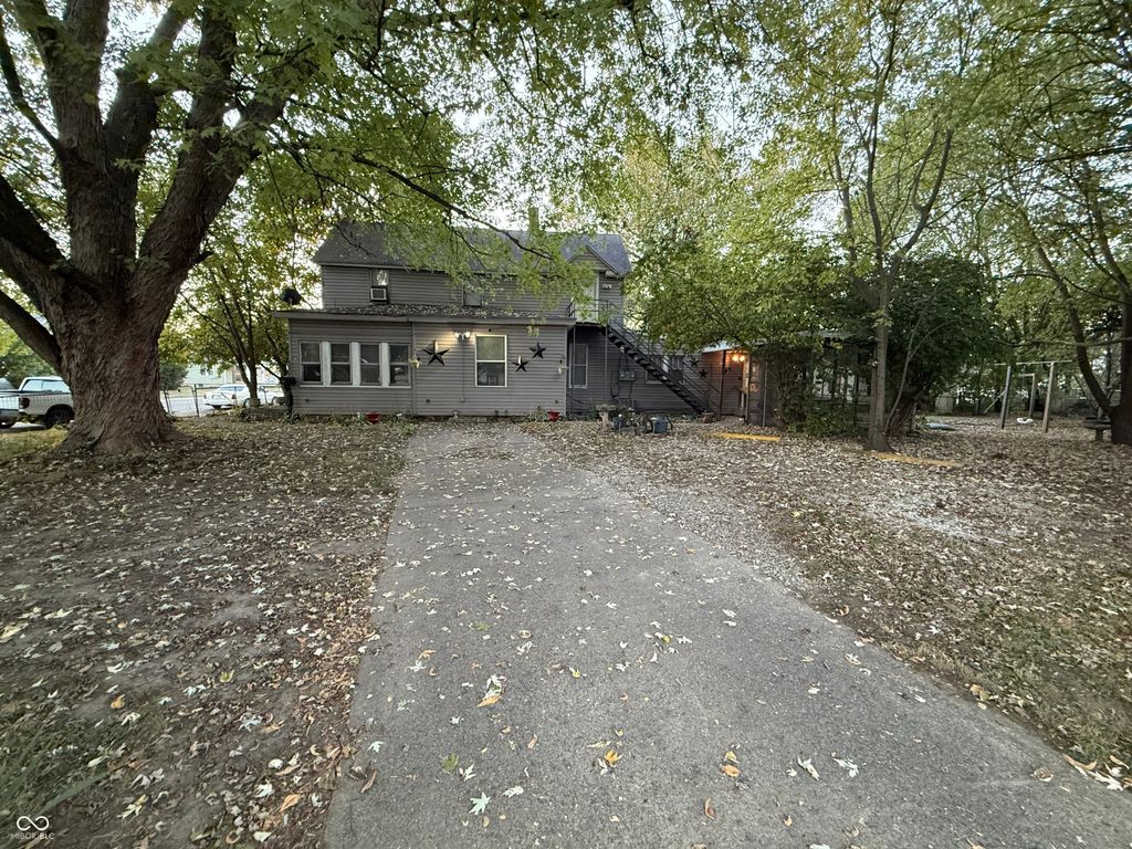 2040 Plum Street, Terre Haute, IN 47804