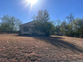 405 S 7th, Stockdale, TX 78160