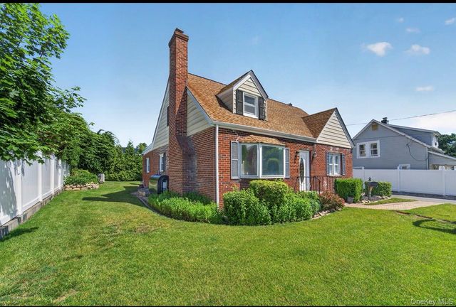 5 E 4th Street, Huntington Station, NY 11746