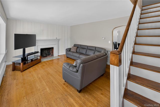 5 E 4th Street, Huntington Station, NY 11746