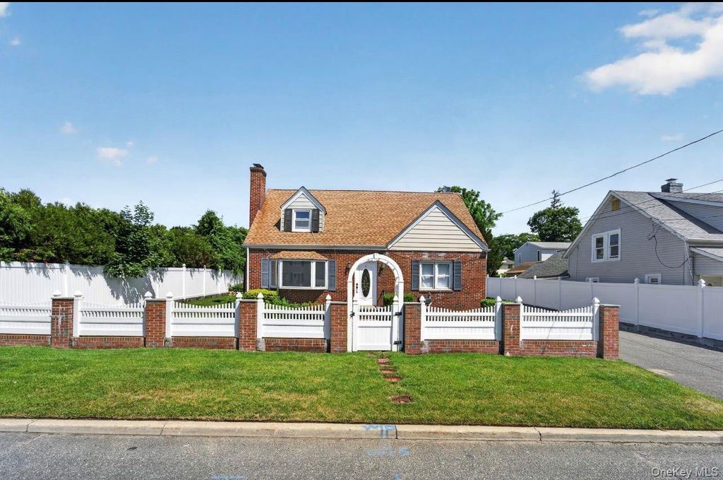 5 E 4th Street, Huntington Station, NY 11746