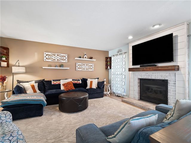 27008 Cascade Court, Olmsted Falls, OH 44138