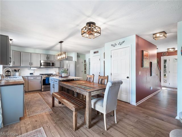 27008 Cascade Court, Olmsted Falls, OH 44138