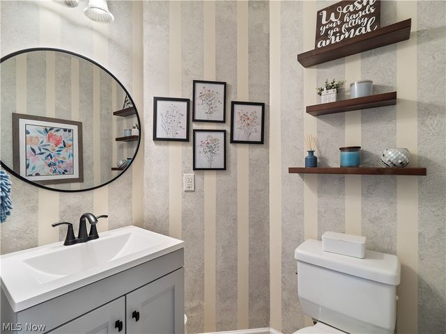 27008 Cascade Court, Olmsted Falls, OH 44138