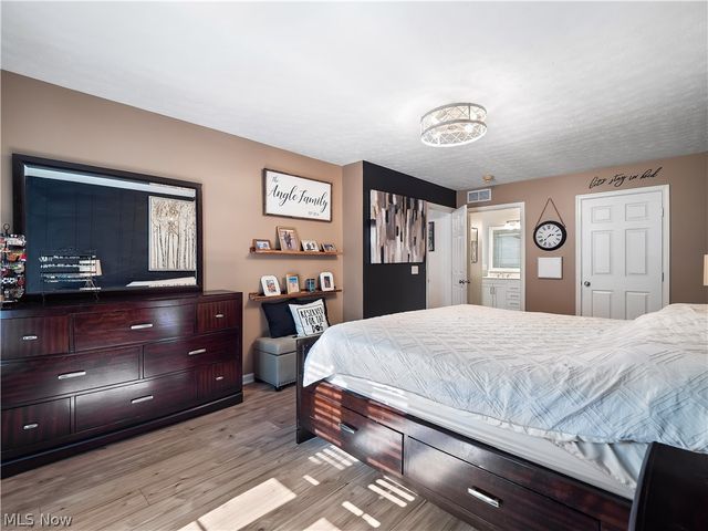 27008 Cascade Court, Olmsted Falls, OH 44138