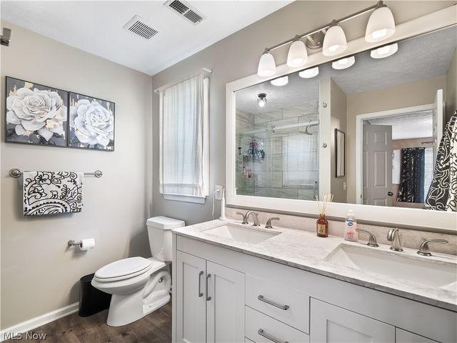 27008 Cascade Court, Olmsted Falls, OH 44138