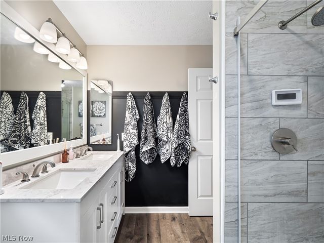 27008 Cascade Court, Olmsted Falls, OH 44138