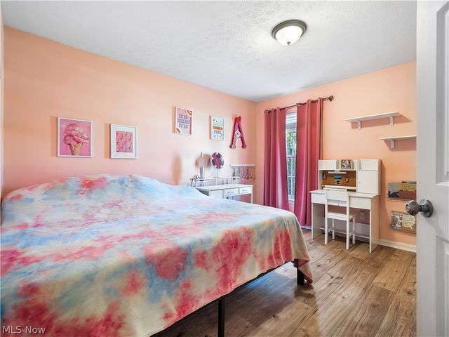 27008 Cascade Court, Olmsted Falls, OH 44138