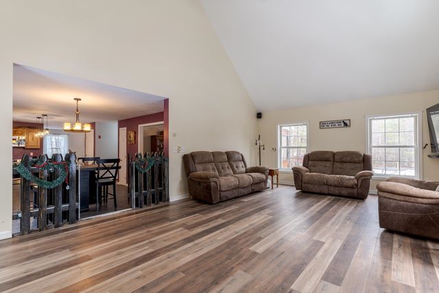 94 Winkley Farm Lane, Rochester, NH 03867