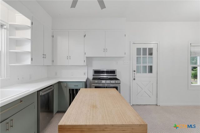 952 Bismark Street, Seguin, TX 78155