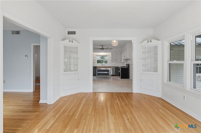952 Bismark Street, Seguin, TX 78155