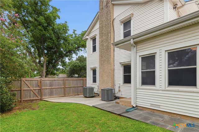 952 Bismark Street, Seguin, TX 78155