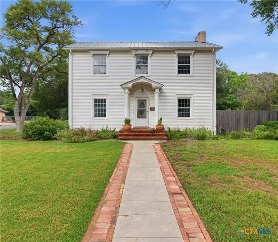 952 Bismark Street, Seguin, TX 78155