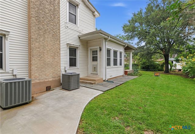 952 Bismark Street, Seguin, TX 78155