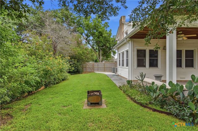 952 Bismark Street, Seguin, TX 78155