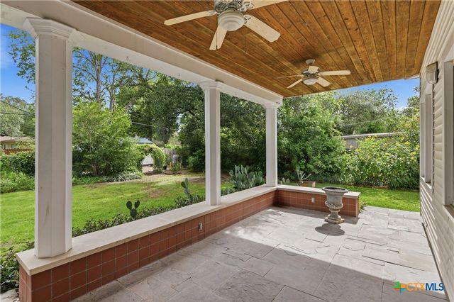 952 Bismark Street, Seguin, TX 78155