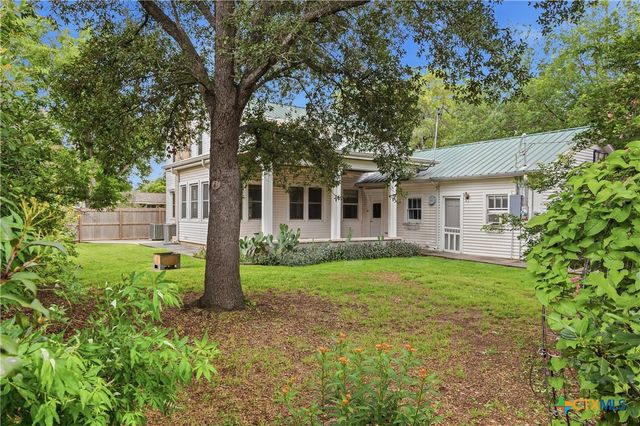 952 Bismark Street, Seguin, TX 78155