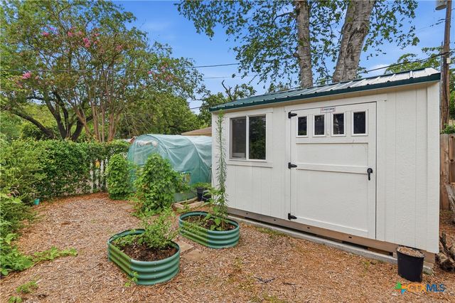 952 Bismark Street, Seguin, TX 78155