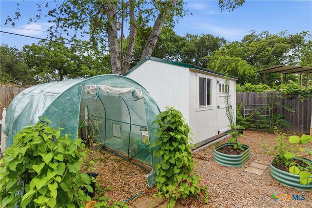 952 Bismark Street, Seguin, TX 78155