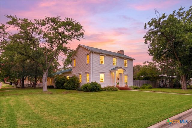 952 Bismark Street, Seguin, TX 78155