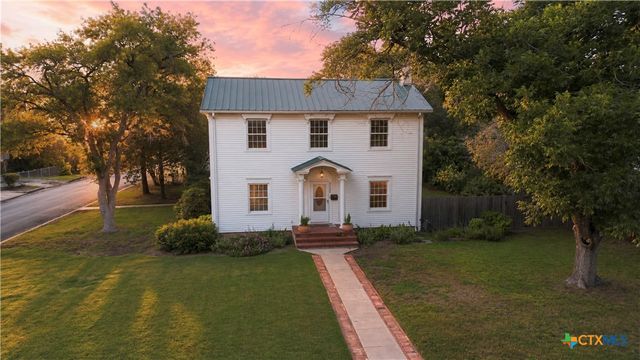 952 Bismark Street, Seguin, TX 78155