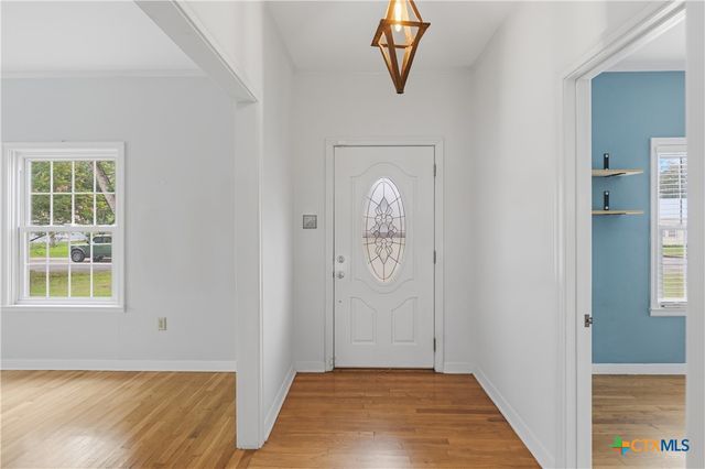 952 Bismark Street, Seguin, TX 78155