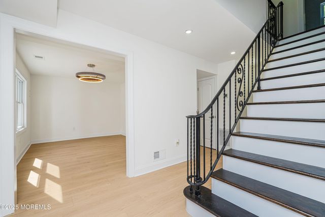 28 Whittier Drive, Manalapan, NJ 07726