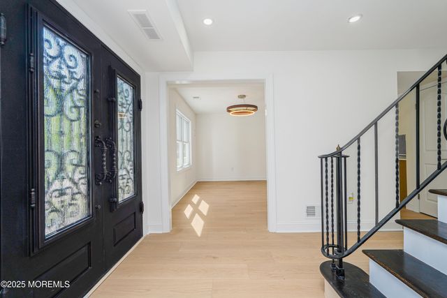 28 Whittier Drive, Manalapan, NJ 07726