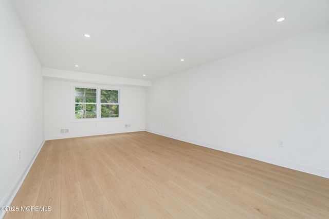 28 Whittier Drive, Manalapan, NJ 07726