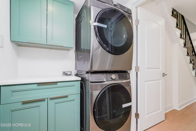 28 Whittier Drive, Manalapan, NJ 07726