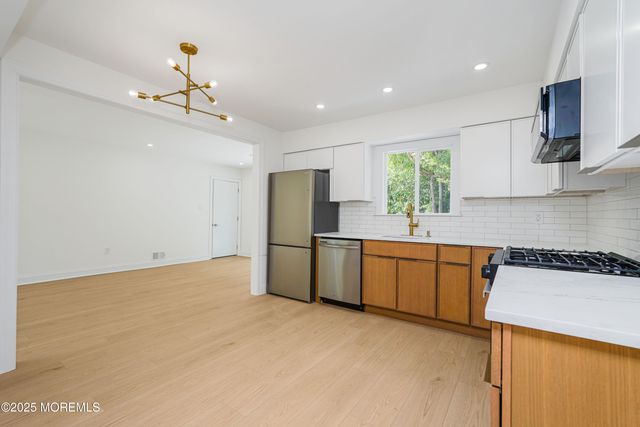 28 Whittier Drive, Manalapan, NJ 07726