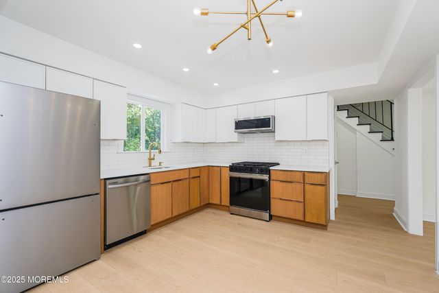 28 Whittier Drive, Manalapan, NJ 07726