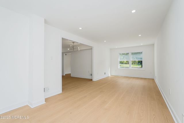 28 Whittier Drive, Manalapan, NJ 07726