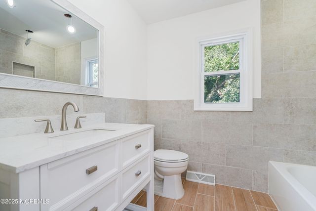 28 Whittier Drive, Manalapan, NJ 07726