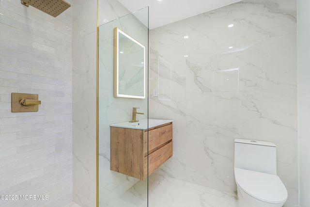 28 Whittier Drive, Manalapan, NJ 07726