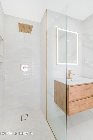 28 Whittier Drive, Manalapan, NJ 07726