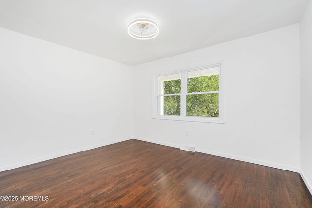 28 Whittier Drive, Manalapan, NJ 07726