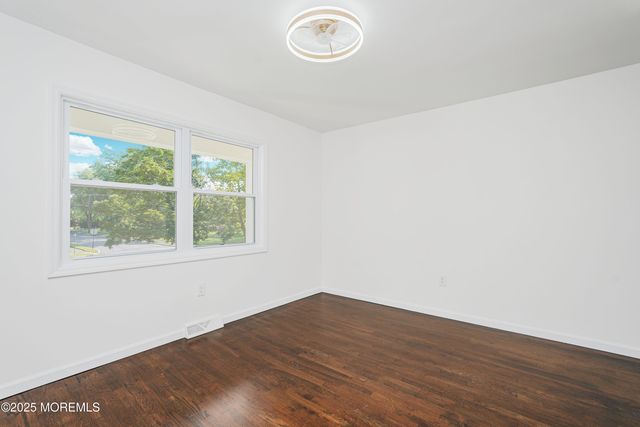 28 Whittier Drive, Manalapan, NJ 07726