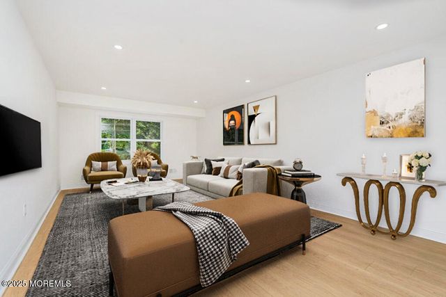 28 Whittier Drive, Manalapan, NJ 07726