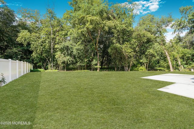 28 Whittier Drive, Manalapan, NJ 07726