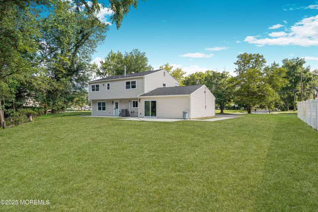 28 Whittier Drive, Manalapan, NJ 07726