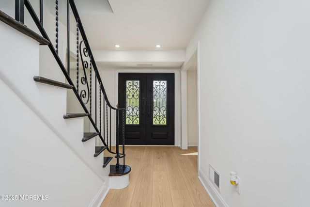 28 Whittier Drive, Manalapan, NJ 07726