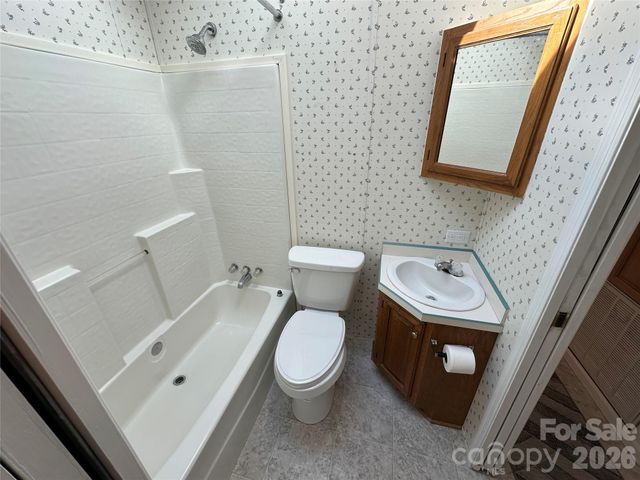 129 Club House Drive, New London, NC 28127