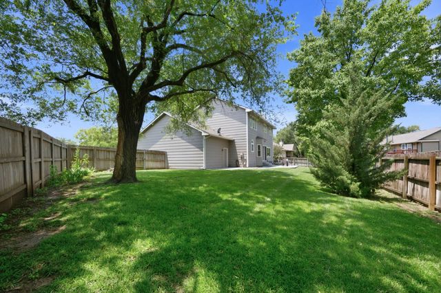 224 N Pinecrest Ct, Andover, KS 67002