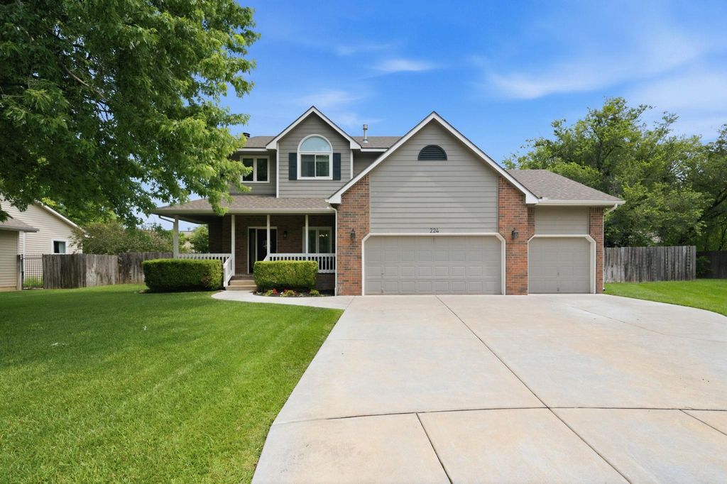 224 N Pinecrest Ct, Andover, KS 67002
